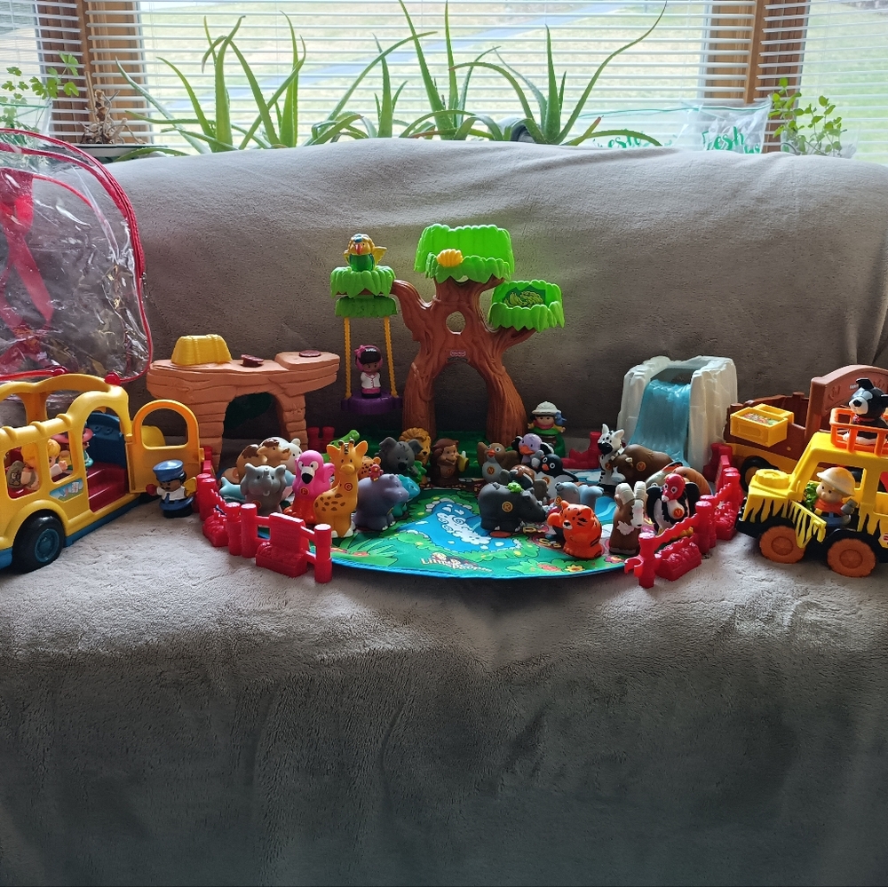 Fisher-Price Little People Large Lot A To Z Interactive Alphabet Zoo & More